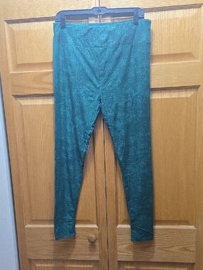 LuLaRoe Shimmery Emerald Green Leggings